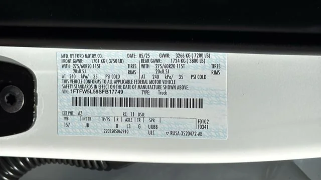 Used 2025 White Ford Lariat image 30