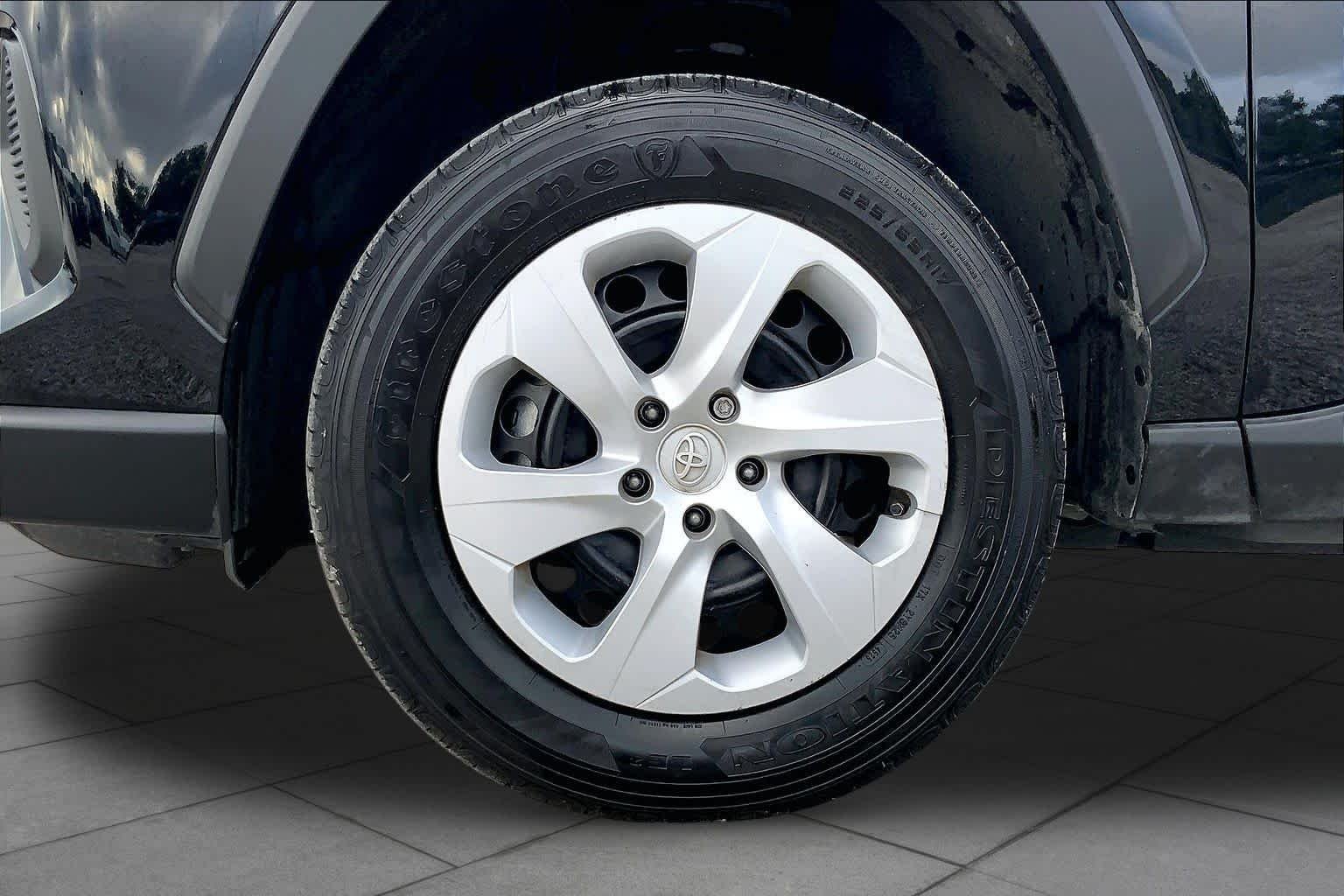 Used 2025 Midnight Black Metallic Toyota LE image 11