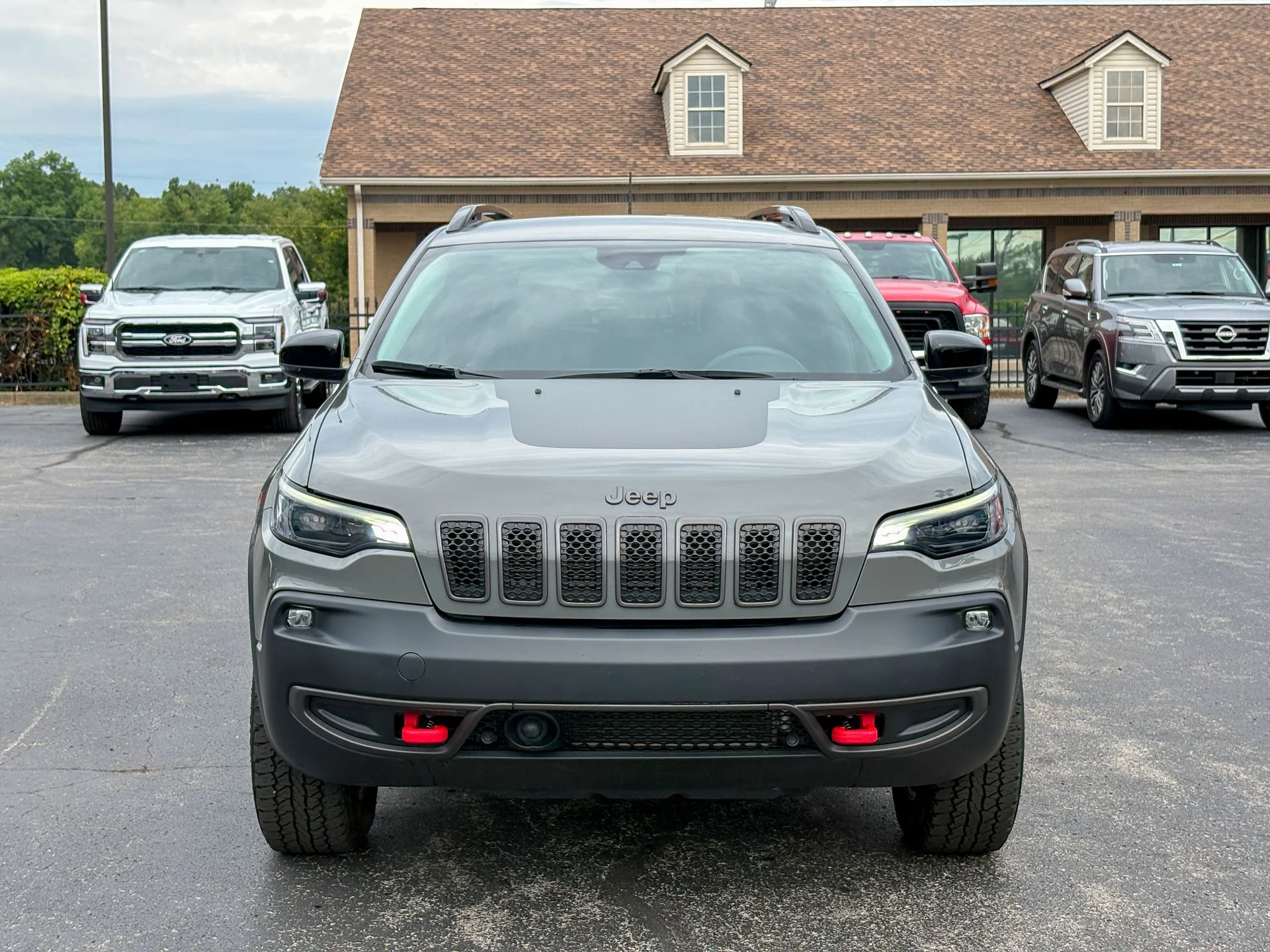 Used 2022 Gray Jeep Trailhawk image 4