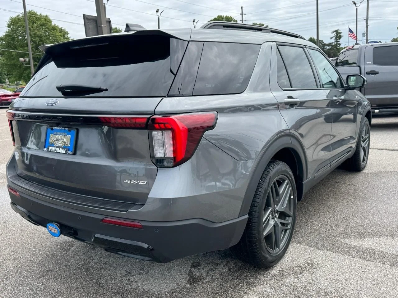 Used 2025 Carbonized Gray Metallic Ford ST-Line 4WD image 3