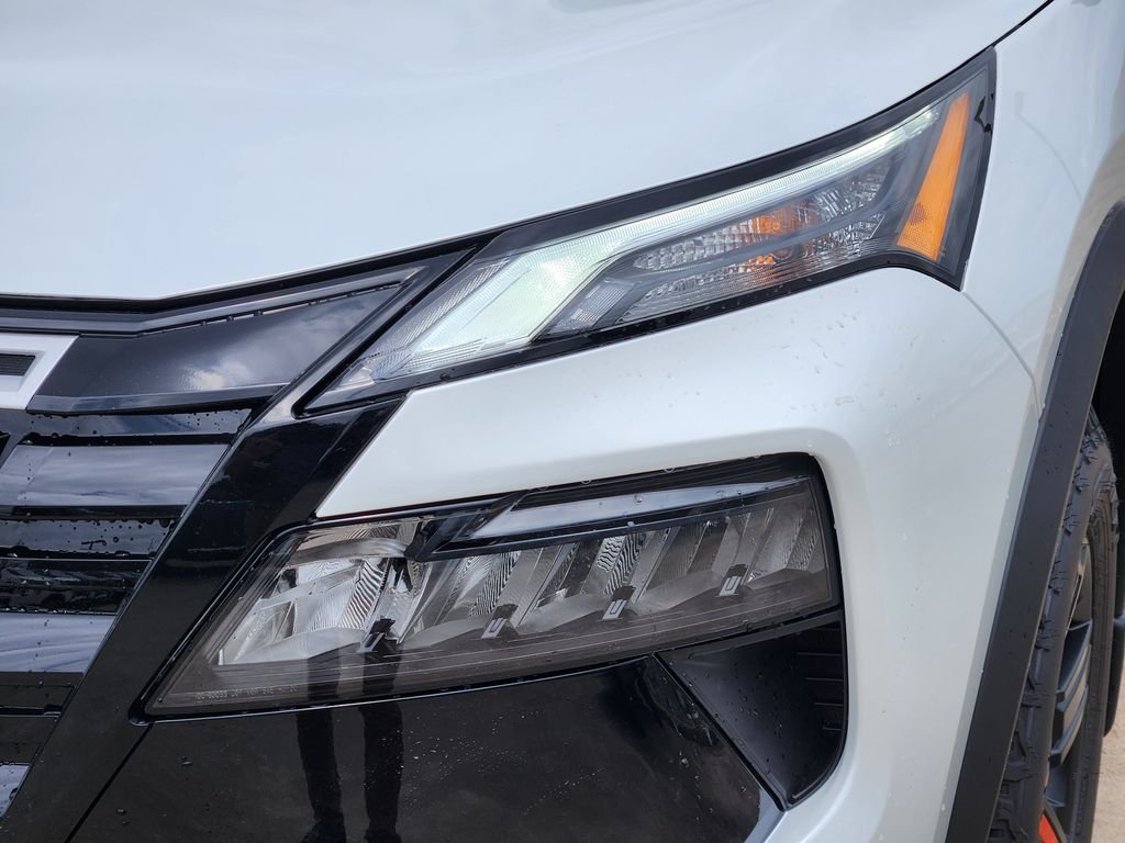 New 2026 Everest White Pearl TriCoat Nissan Rock Creek® image 8