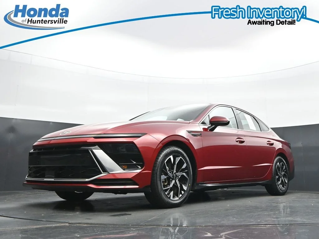 Used 2025 Red Hyundai SEL image 29