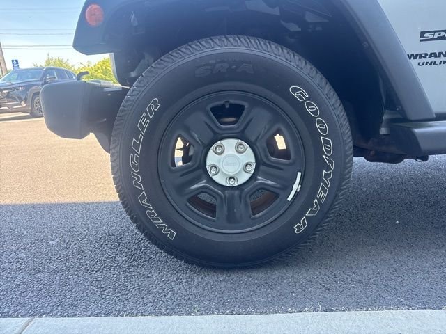 Used 2016 Billet Silver Metallic Clearcoat Jeep Unlimited Sport image 8