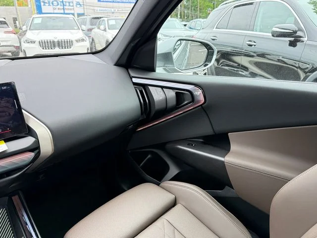 Used 2025 Skyscraper Grey Metallic BMW 30 xDrive image 16
