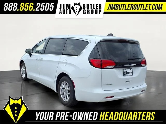 Used 2023  Chrysler LX image 2