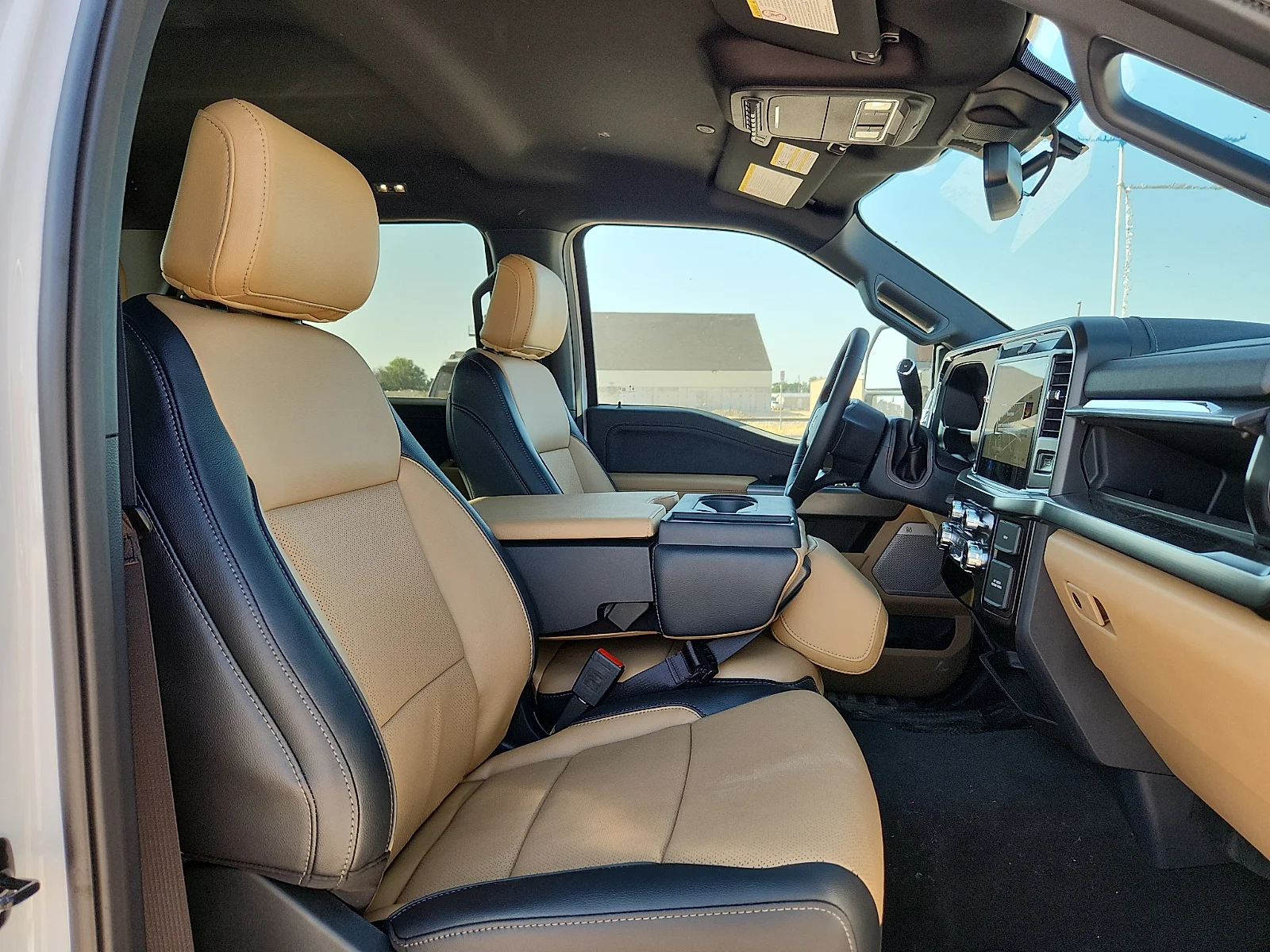 New 2026 Oxford White Ford Lariat image 20