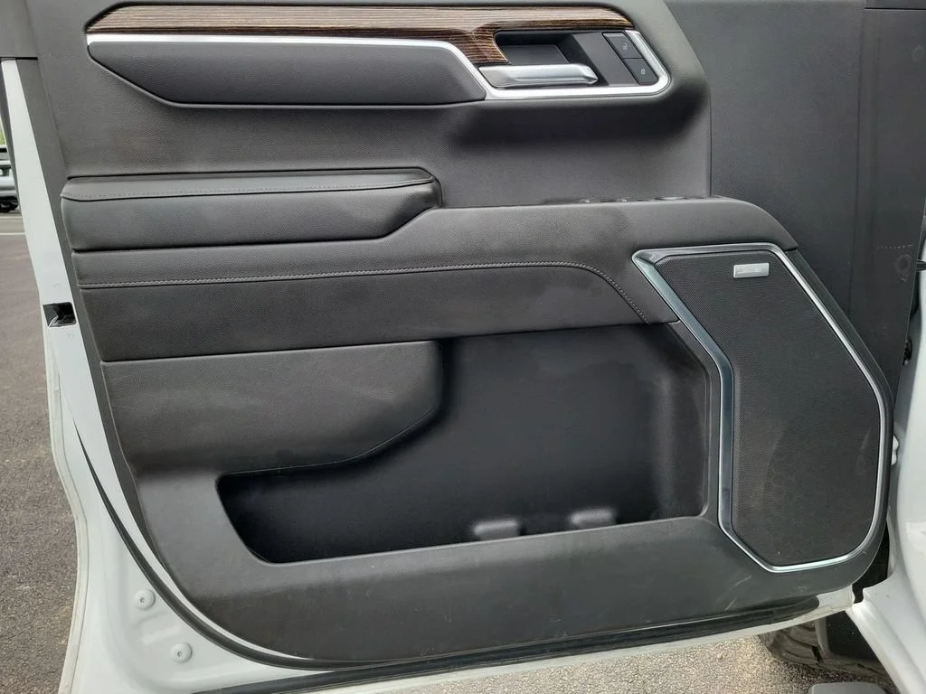 Used 2022 Summit White GMC Elevation image 22