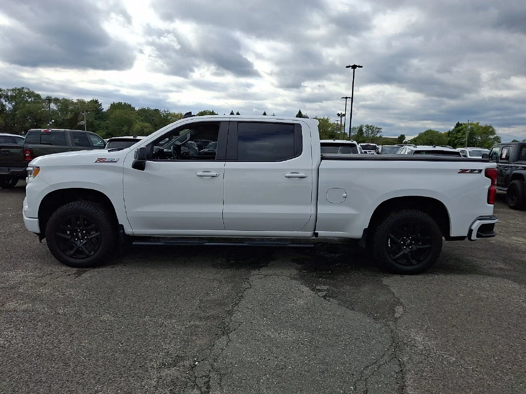 Used 2024 Summit White Chevrolet RST image 7