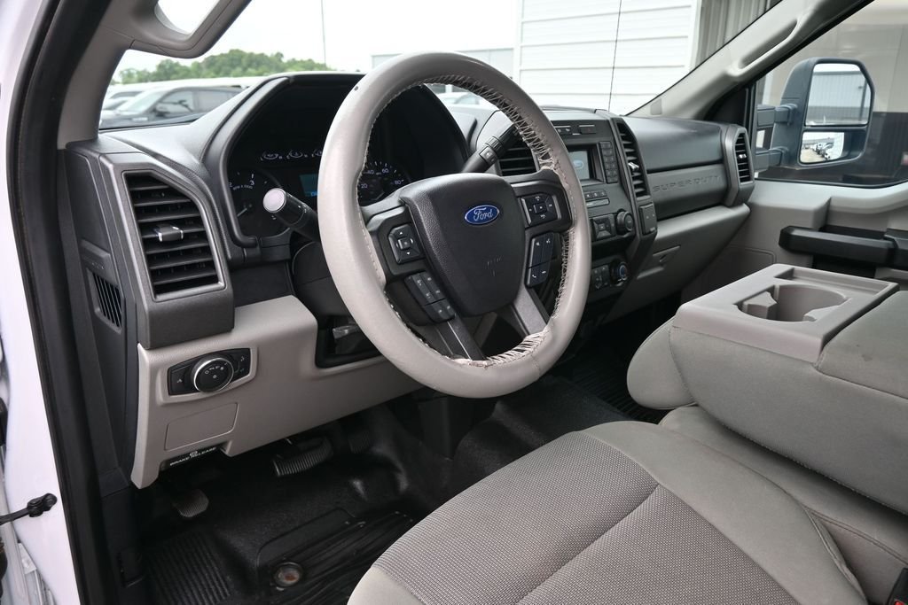 Used 2021 White Ford XL image 4