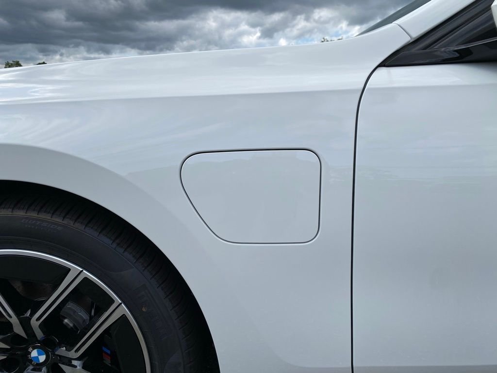 2026 BMW 7 Series 750e - Photo 17