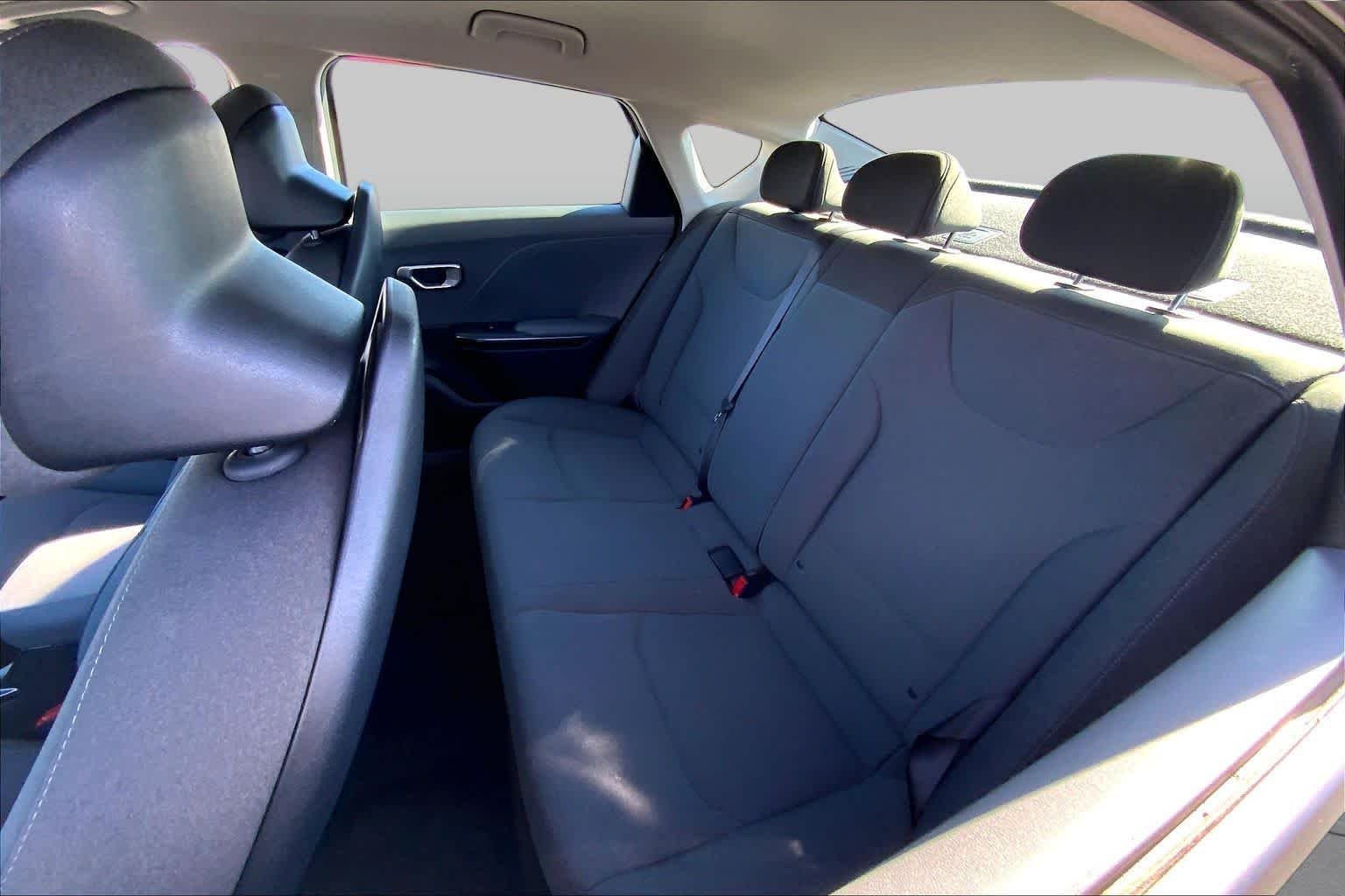 Used 2025 Snow White Pearl Kia LXS image 21