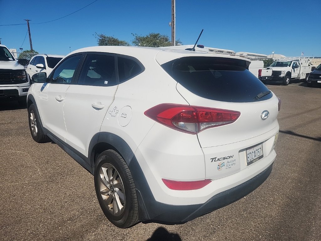 Used 2017 Winter White Hyundai SE image 10