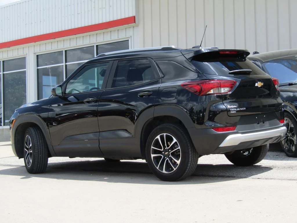 Used 2025 Black Chevrolet LT image 10