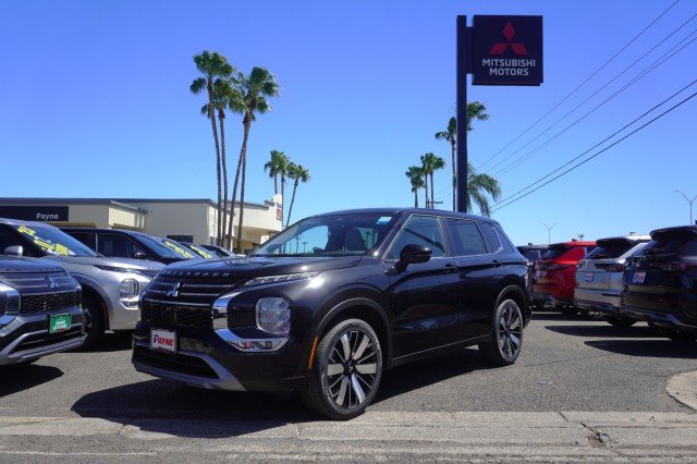 2026 Mitsubishi Outlander SE FWD's photo