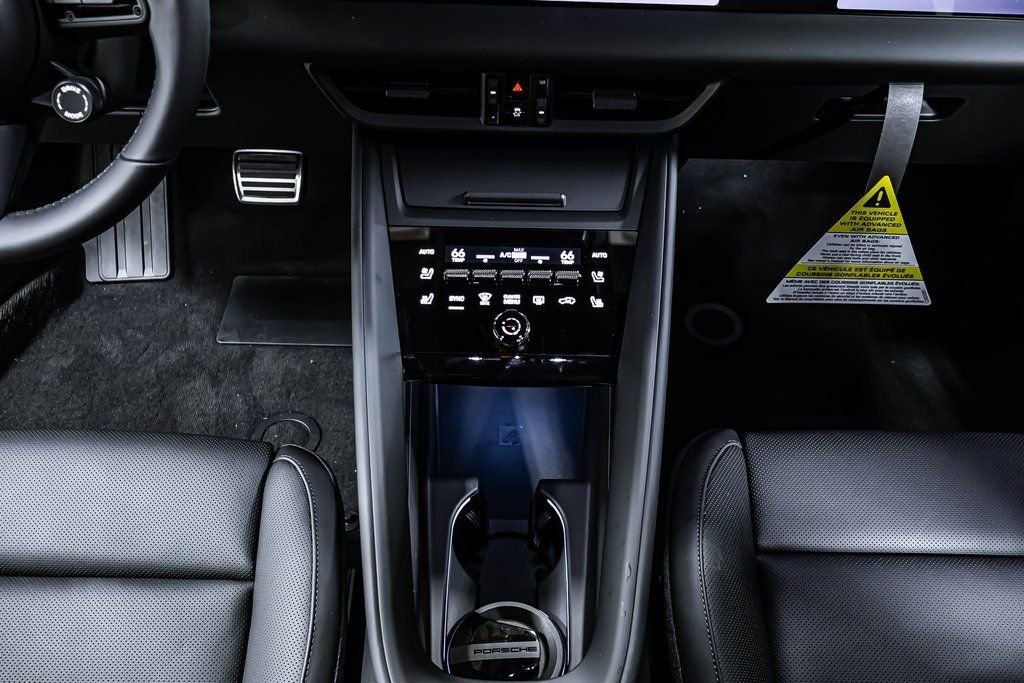2025 Porsche Macan Turbo Electric - Photo 17