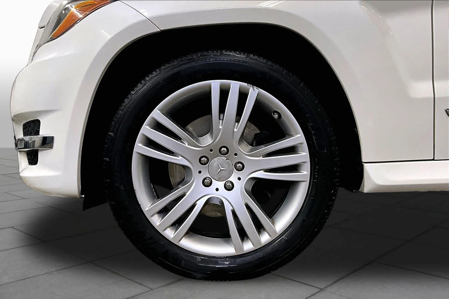 Used 2013 Diamond White Metallic Mercedes-Benz GLK 350 image 10