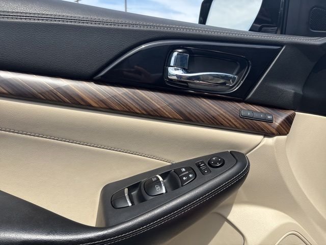 Used 2016 Red Nissan Platinum image 11