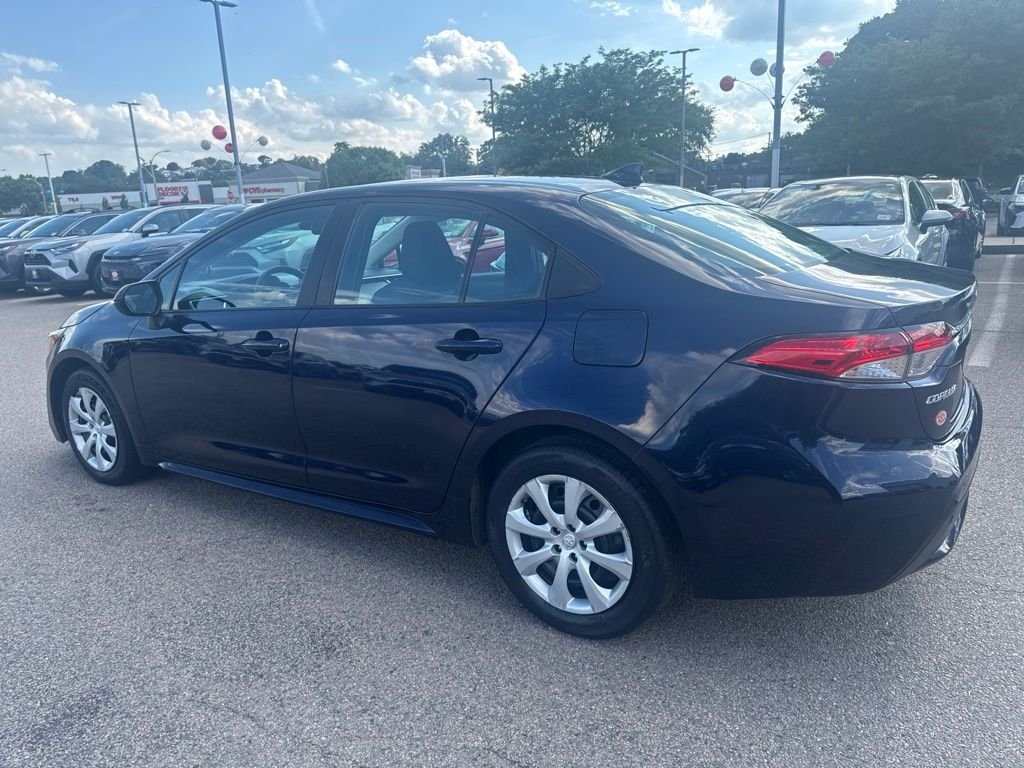 Used 2021  Toyota LE image 4