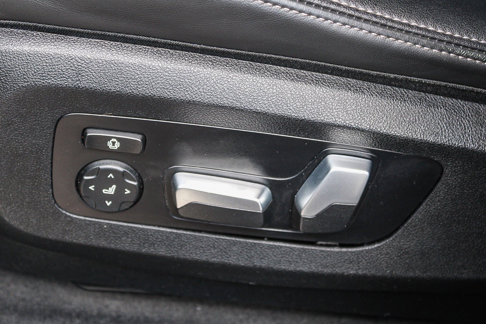 Used 2023 Manhattan Green Metallic BMW sDrive40i image 22