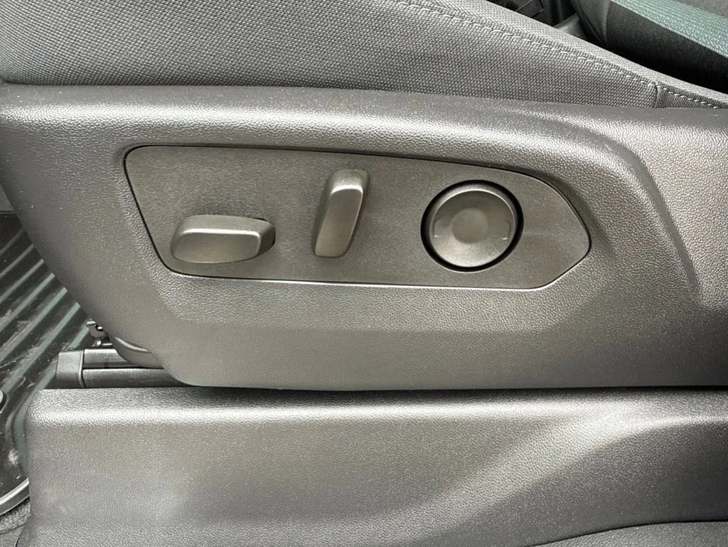 Used 2025 Summit White GMC Elevation image 11