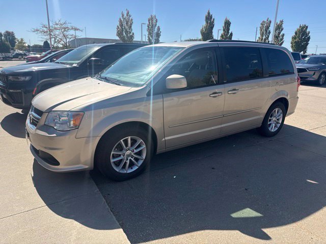 Used 2013 Cashmere Pearl Dodge SXT image 2
