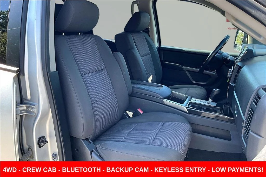 Used 2015 Silver Nissan SV image 28