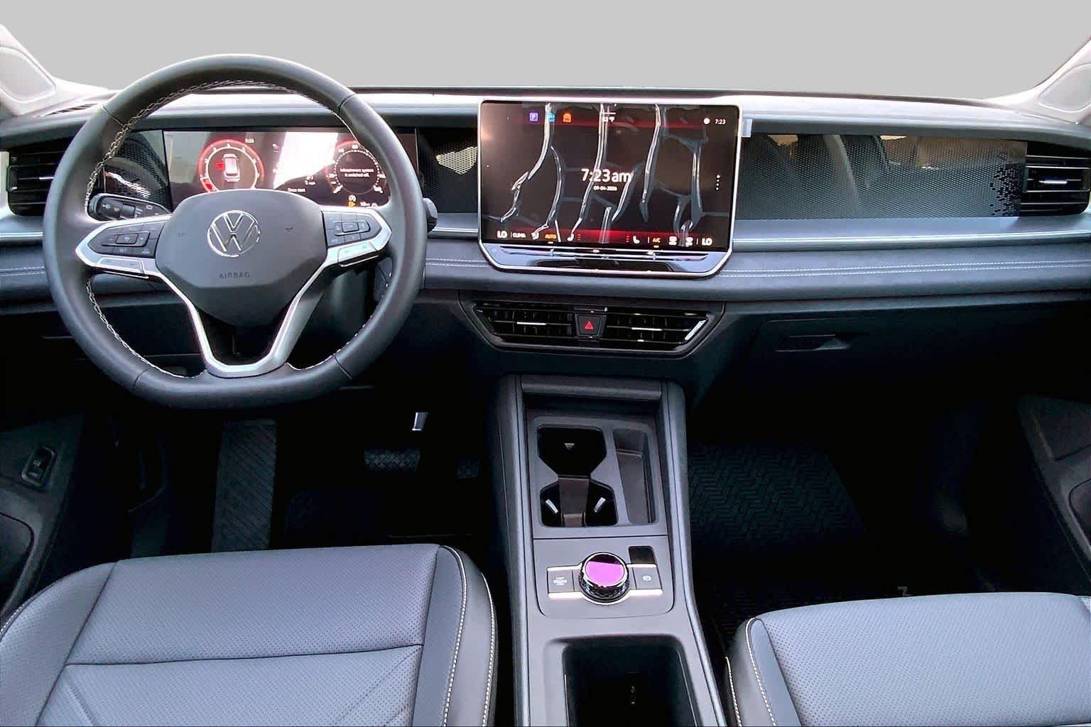 New 2026 Platinum Gray M Volkswagen SE image 5