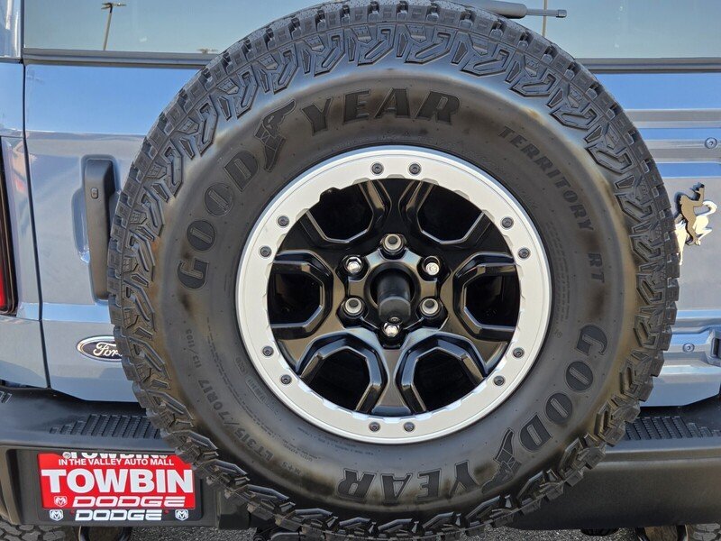 Used 2025 Gray Ford Badlands image 12