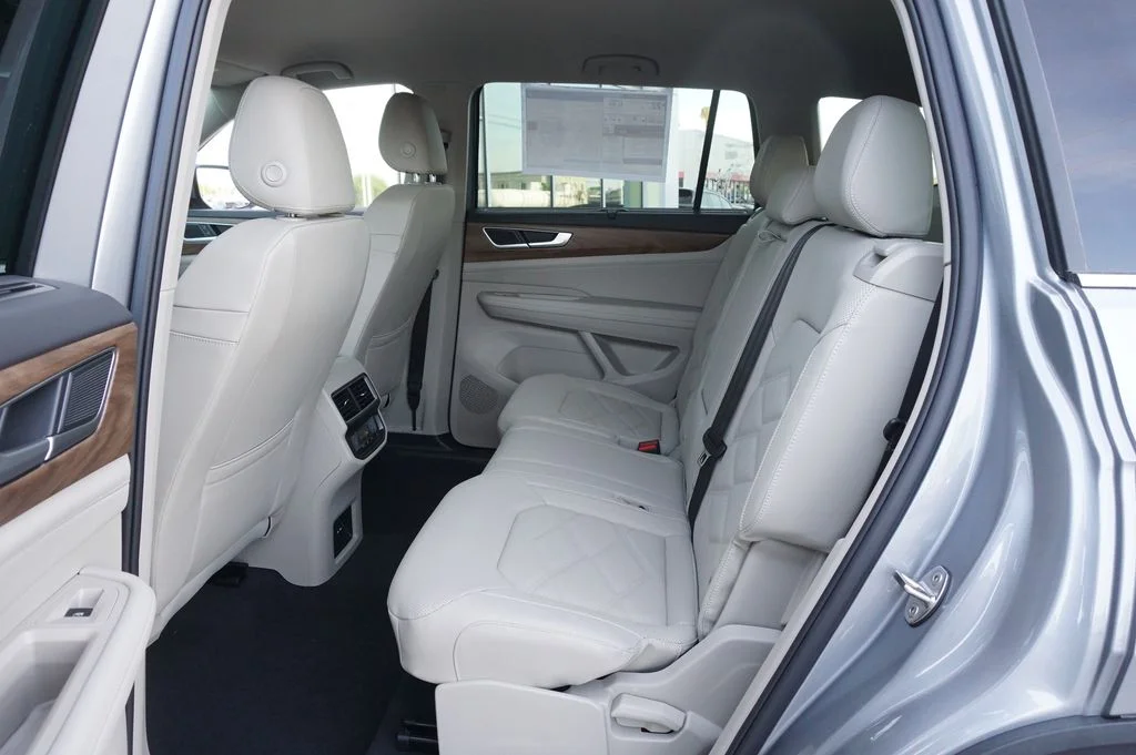 New 2026 Silver Volkswagen SE w/Technology image 12