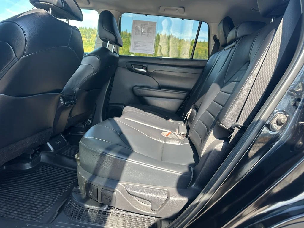 Used 2022 Black Toyota XLE image 14