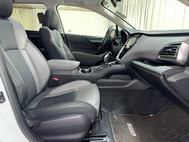 Used 2025 Crystal White Pearl Subaru Onyx Edition image 23