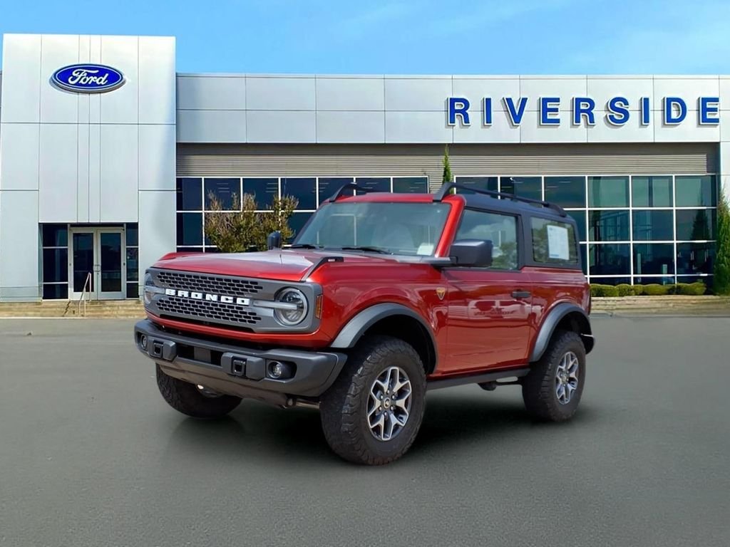 Used 2023 Hot Pepper Red Metallic Tinted Clearcoat Ford Badlands image 3