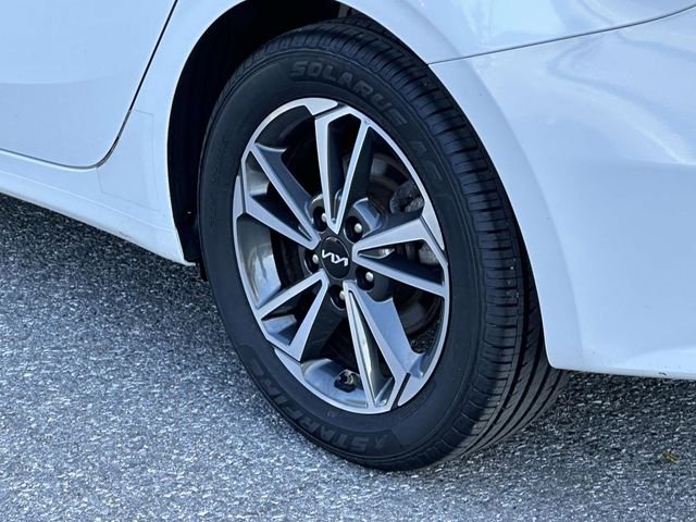 Used 2023 White Kia LXS image 11