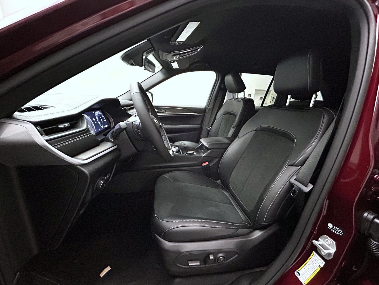 New 2026 Velvet Red Pearl-Coat Exterior Paint Jeep Altitude image 10