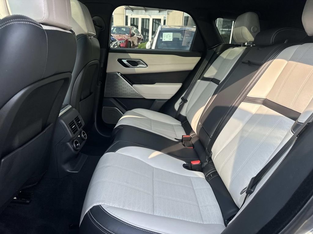 Used 2018  Land Rover HSE R-Dynamic image 15