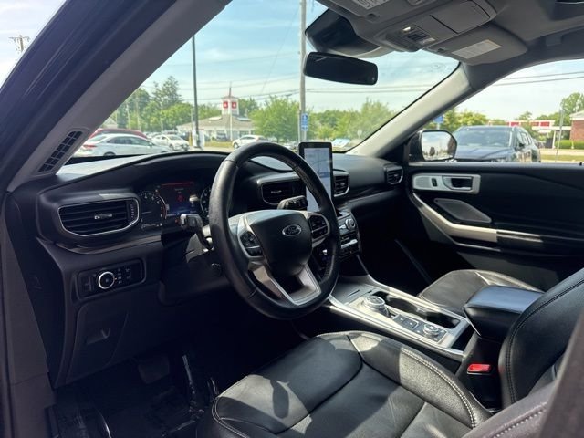 Used 2024 Blue Metallic Ford Limited image 9