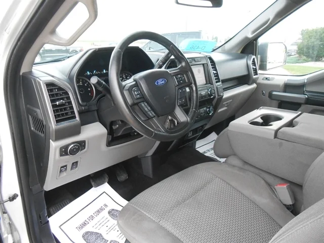 Used 2019 Silver FORD XLT image 3