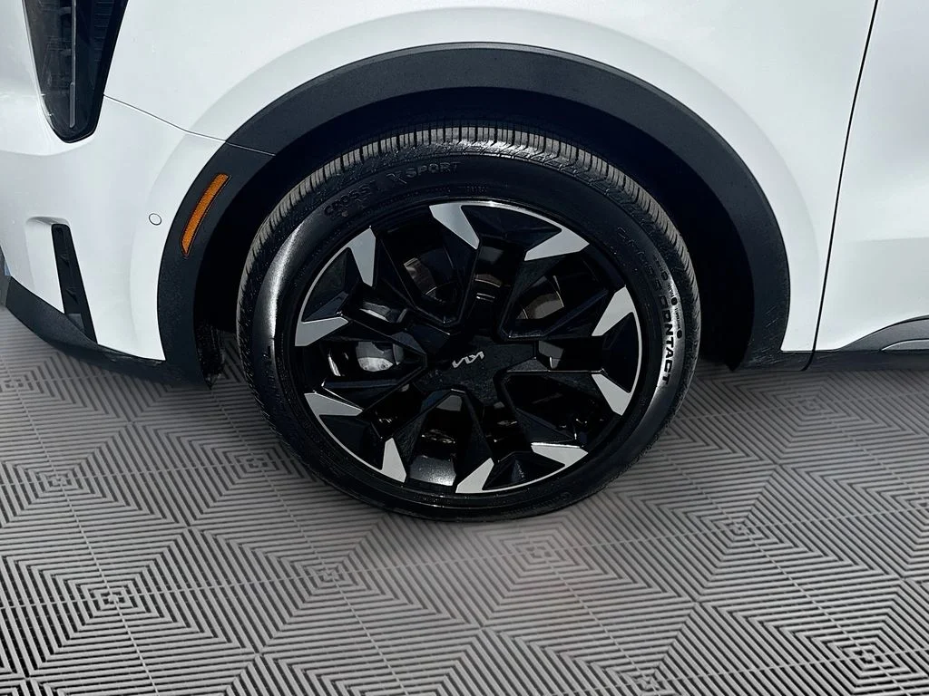 Used 2025 White Kia SX image 36