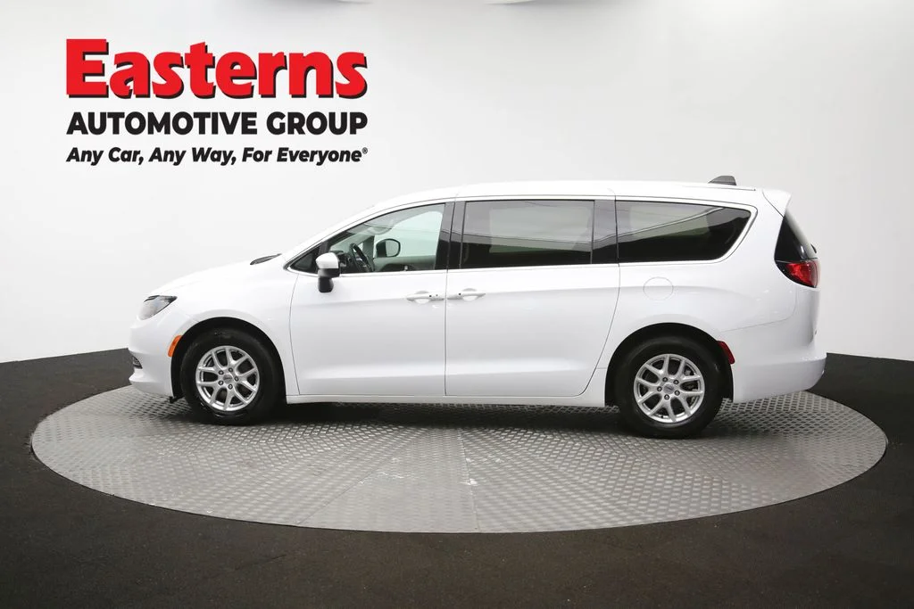 Used 2022 White Chrysler LX image 59