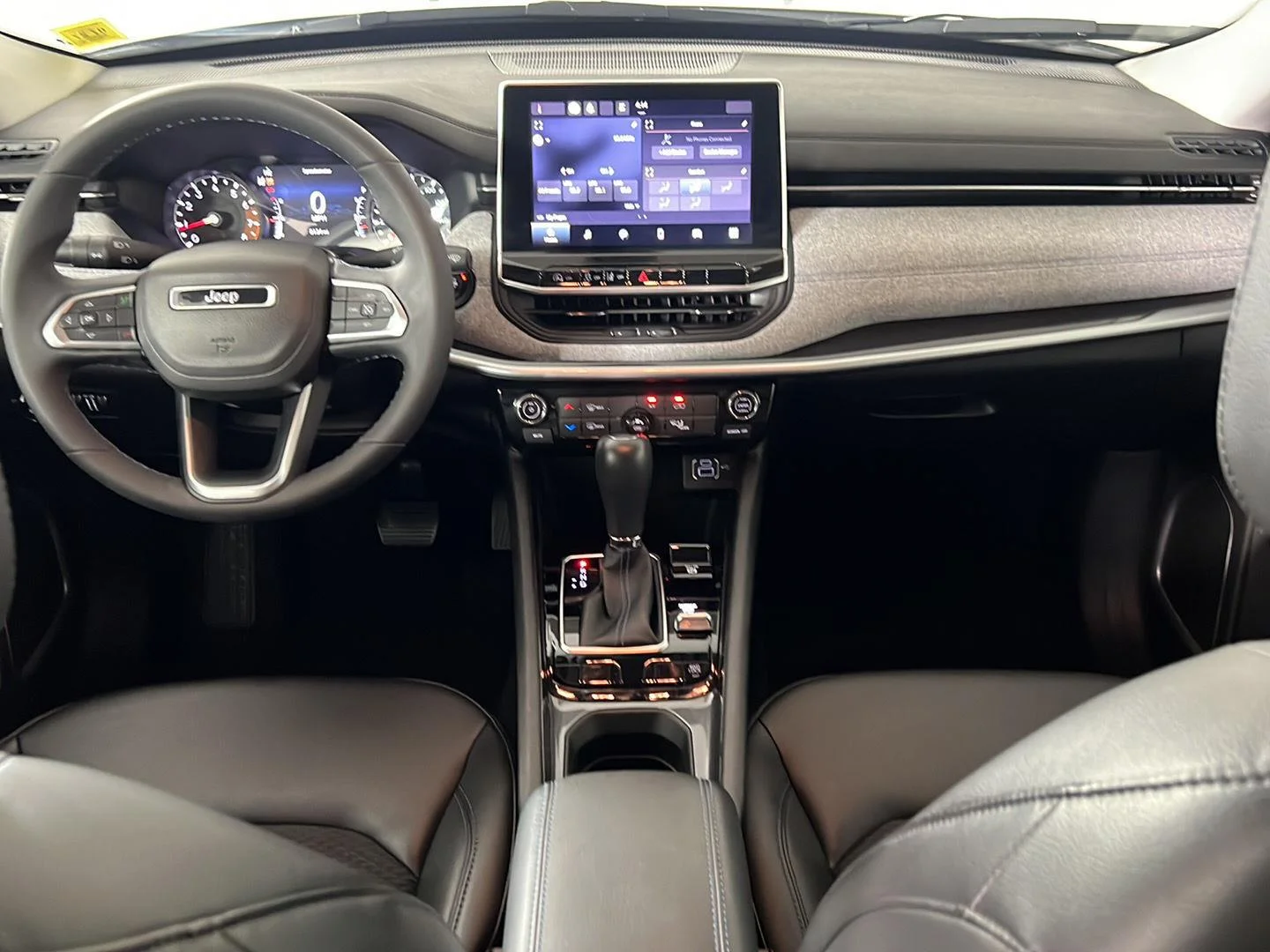 Used 2022 White Jeep Latitude image 2