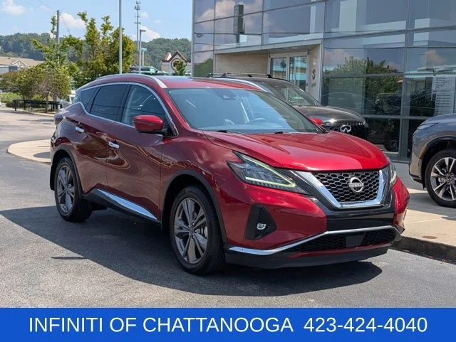Used 2023 Red Nissan Platinum image 9