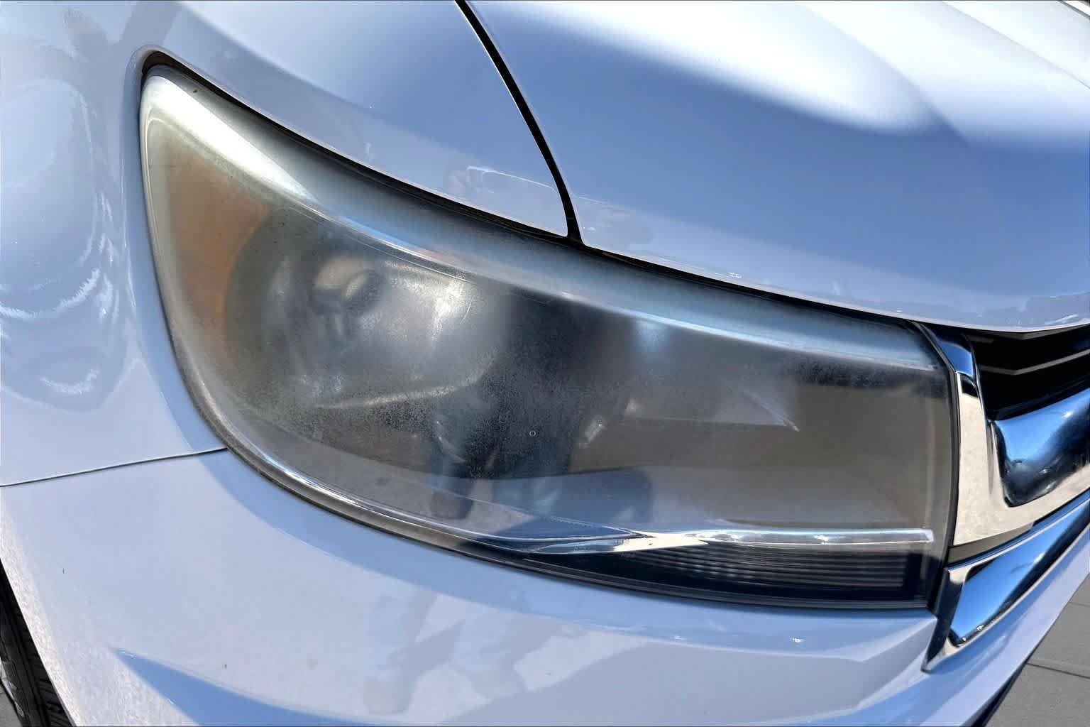 Used 2016 Summit White Chevrolet 2WD LT image 28
