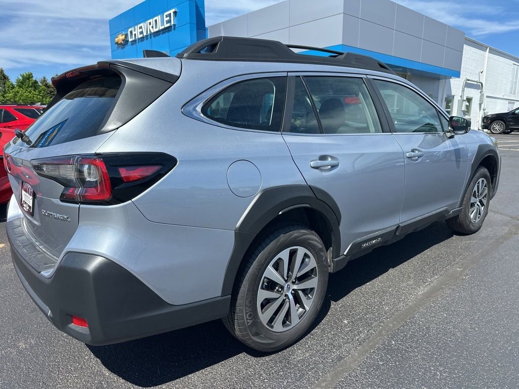 Used 2024 Silver Subaru  image 4