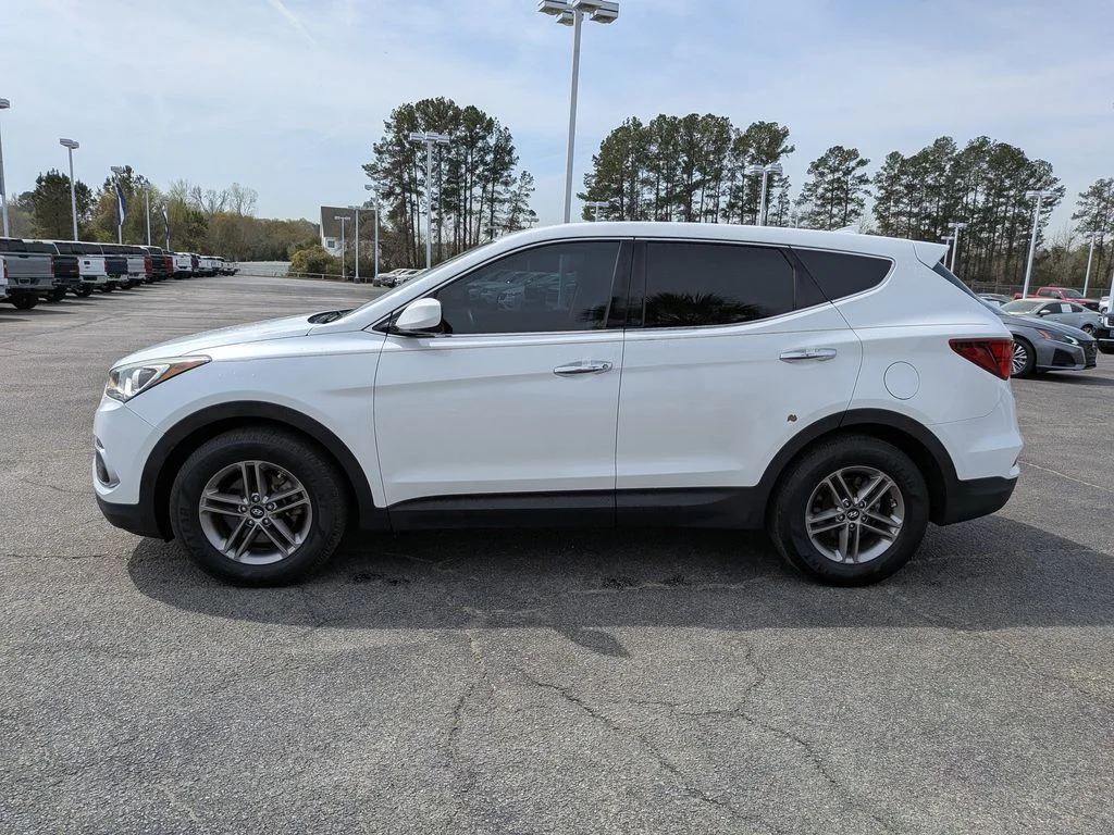 Used 2017 White Hyundai 2.4 Base image 9