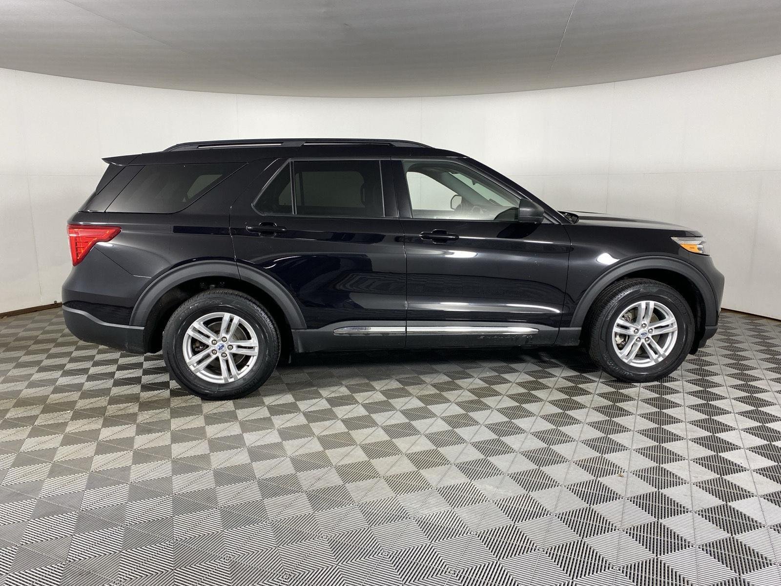 Used 2023 Black Metallic Ford XLT image 17