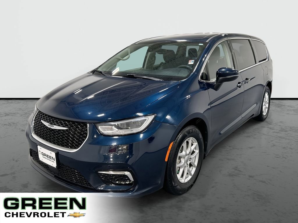 2023 Chrysler Pacifica Touring L's photo