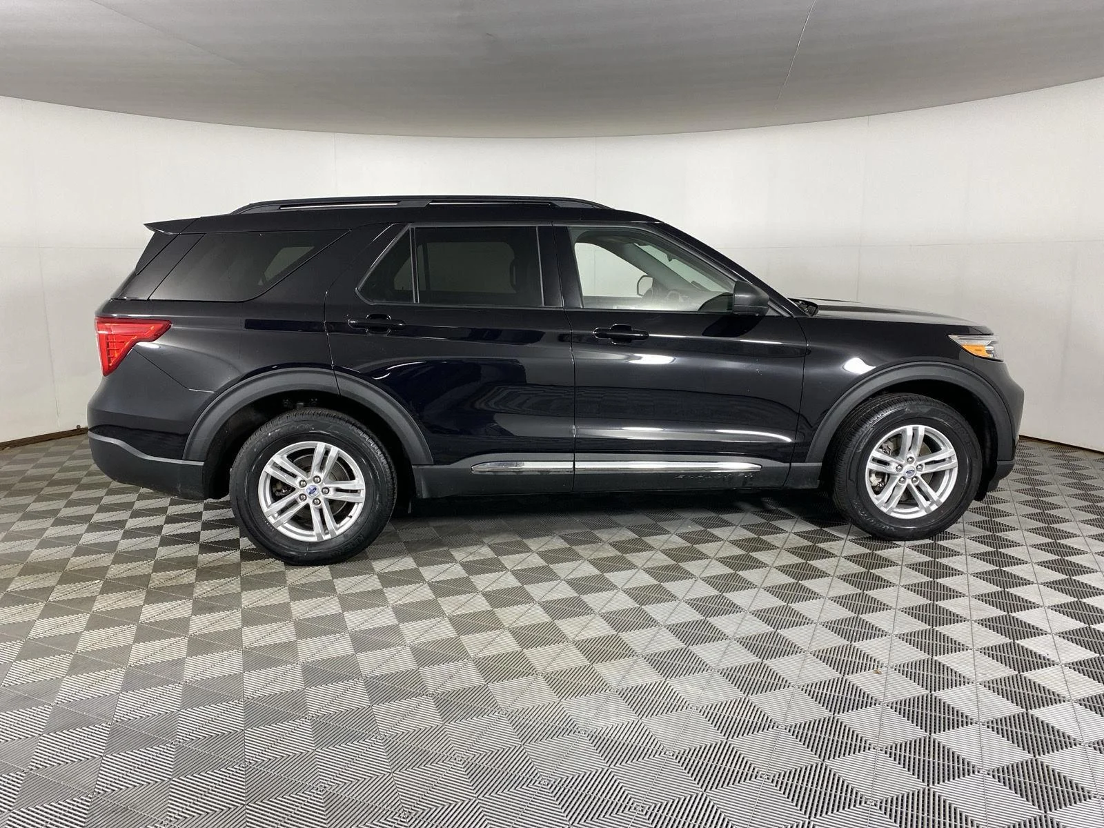 Used 2023 Black Metallic Ford XLT image 17