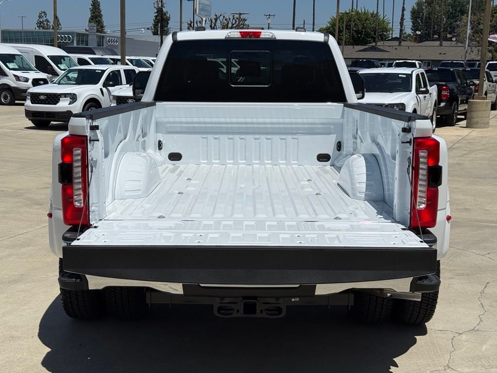 New 2026 Oxford White Ford F-350® Lariat® image 17