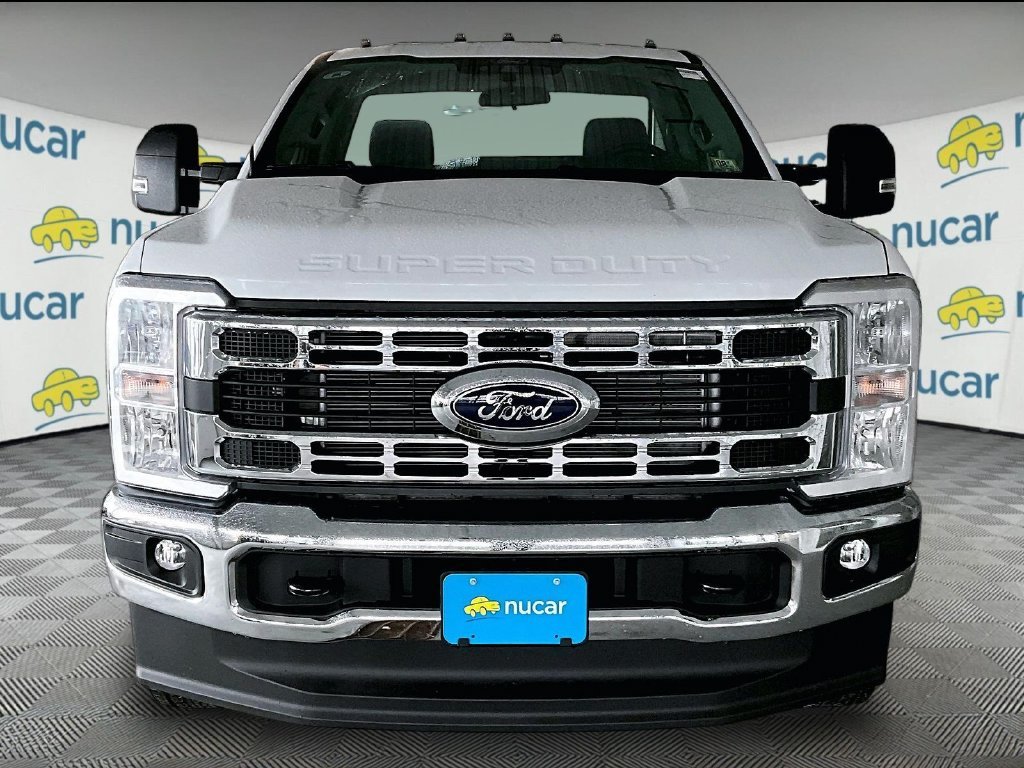 New 2026 Oxford White Ford XLT image 2