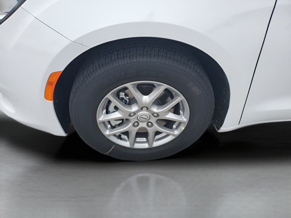 2026 Chrysler Voyager LX - Photo 17